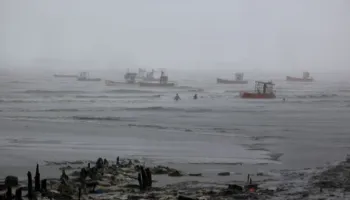 Shirat e rrëmbyeshëm shkaktojnë rrëshqitje të dheut vdekjeprurëse në kampet e refugjatëve në Bangladesh