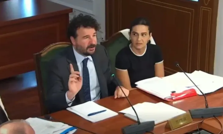 Shkaktoi të qeshura në Komision, zv.ministri ndërpret mbledhjen me kërkesën për të shkuar në tualet