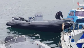 Shkelën rregullat e sigurisë në det, Policia Kufitare e Vlorës bllokon gomonet, gjoba të majme për drejtuesit  