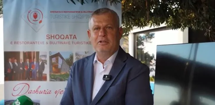 Shkëlqim Hajdari prezanton nismën e veçantë: ‘Bukë, ujë e vaj ulliri falas’ në çdo bujtinë, restorant e bar në trojet shqiptare!