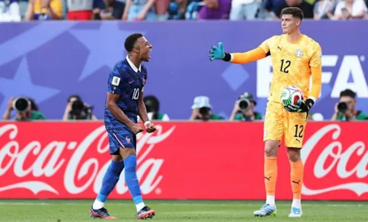 ‘Shkëndija’ në fund të sfidës Francë-Paraguaj, Mbappe feston në fytyrën e Gill që e godet me top