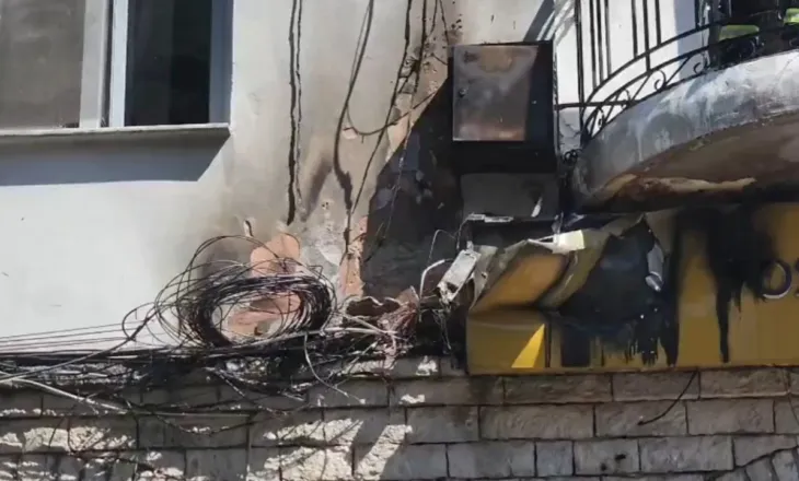 Shkëndijë elektrike në zonën në pazarit në Gjirokastër, ndërpritet energjia elektrike në gjithë qytetin