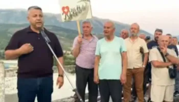 ‘Shkrirja e bashkisë ka prapaskena’, Kryebashkiaku i Memaliajt: Qeveria po godet 53 fshatrat, po sjell shpopullim