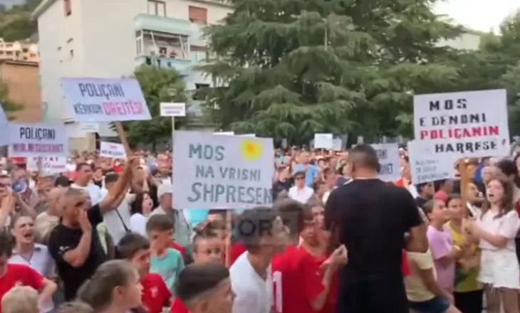 Shkrirje nga reforma territoriale, banorët e Poliçanit protestë! Djegin teserat e PS