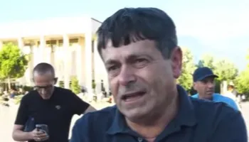 ‘Shoqëria duhet të kalojë në pluralizëm real’, profesori Lush Susaj: Protesta, bashkim kombëtar!