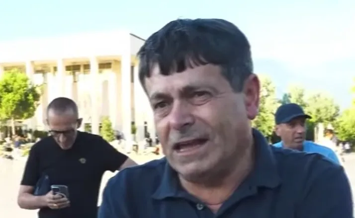 ‘Shoqëria duhet të kalojë në pluralizëm real’, profesori Lush Susaj: Protesta, bashkim kombëtar!