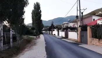 Shpallet në kërkim autori i plagosjes së 22-vjeçarit në Kurbin, nën kërcënimin e armës i mori edhe mjetin