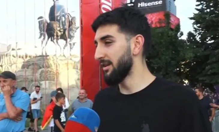 Shpalosën banderolën gjigande te Politekniku, studentët: Nuk kemi frikë