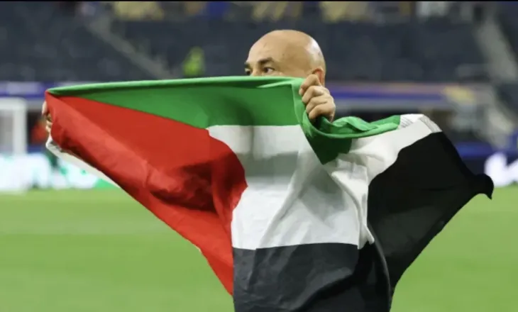 Shpalosi flamurin e Palestinës, por FIFA nuk do ta sanksionojë trajnerin e Egjiptit