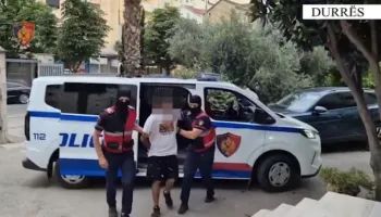 Shpërndanin drogë në zonën e plazhit në Durrës, arrestohen dy të rinj, sekuestrohen dozat me kokainë dhe kanabis