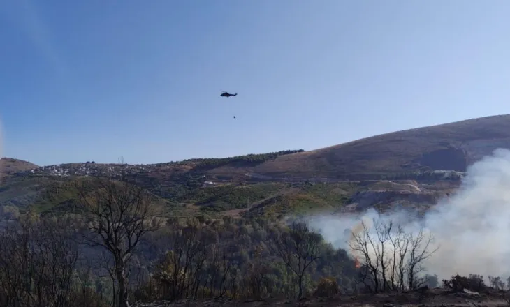 Shpërthejnë dy vatra të mëdha zjarri në Sarandë e Finiq, aktivizohet helikopteri, era favorizon flakët