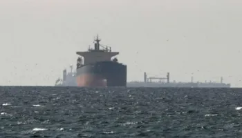 Shpërthen cisterna e naftës në Hormuz