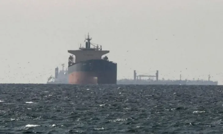 Shpërthen cisterna e naftës në Hormuz