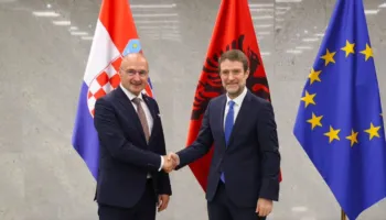 Shqipëria i përgjigjet Vuçiçit, Hoxha takon homologun kroat: Retorika nacionaliste s’mund të tërheqë zvarrë rajonin