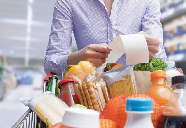 Shqipëria “jeton për t’u ushqyer”, shpenzimet për ushqime sa 20.4% e ekonomisë, rekord në Europë