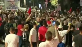 ‘Shqipëria kërkon revolucion’, mbyllet protesta e 58-të para Kryeministrisë: Nesër më shumë!