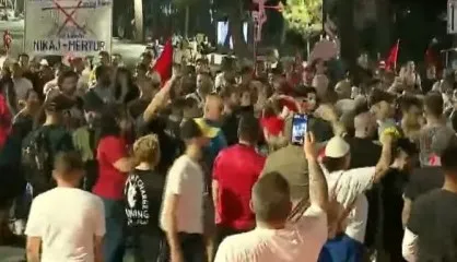 ‘Shqipëria kërkon revolucion’, mbyllet protesta e 58-të para Kryeministrisë: Nesër më shumë!