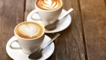 Shqipëria, rekord në Europë për peshën e bar-kafeneve në ekonomi, e treta në raport me popullsinë