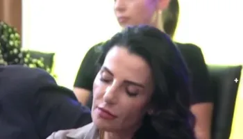 Shqiptarët dhe të huajt janë ngritur kundër korrupsionit të tyre, Rama turfullon, Balluku fle…