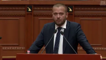 “Shqiptarët ikën nga sheshi, mbetën vetëm sharlatanët”, Bido i ashpër me protestat për Zvërnecin: Po heshtet politikisht nga ata që bëjnë si patriotë