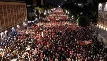‘Shqiptarët kërkojnë dorëheqjen e Ramës’, revista “Paris Match”: Nga Tirana në Paris, qytetarët çdo ditë në protestë