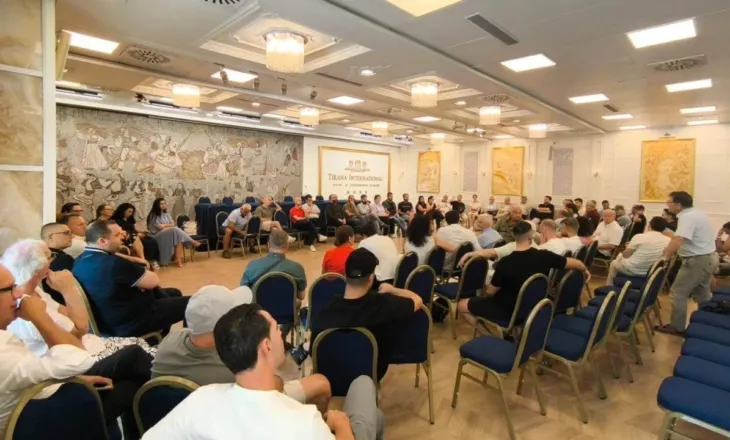 “Si u zgjodh grupi nismëtar?”/ Debate mes organizatorëve dhe protestuesve për krijimin e Kuvendit Kombëtar! Dalin mesazhet