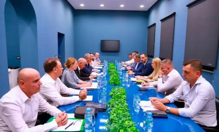 Siguria, zjarret dhe sezoni turistik/ Lamallari mbledh prefektët e 12 qarqeve, kërkon më shumë koordinim në terren