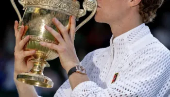 Siner fiton Grand Slam-in e Uimbledon-it