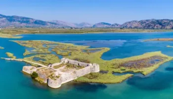 ”SiViaggia”: Një kështjellë mbi ujë, kalaja e Ali Pashës simbol i historisë shqiptare