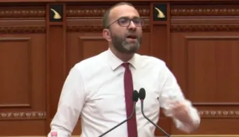 S’ju rrezikojnë vezët e qytetarëve!” Bardhi në Kuvend: Ti Taulant ke frikë kostumin e shtrenjtë