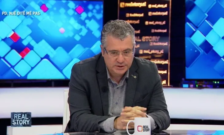 S’ka “Shqipëri të re” me arkivol në krah
