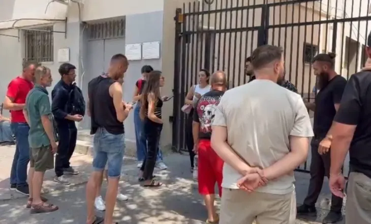 SKANDAL/ Dhunohet nga policia në qeli protestuesi i sëmurë me epilepsi