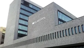 Skandal/ Zbulohet rrjeti europian: Burrat drogonin partneret për t’i përdhunuar, 57 të arrestuar