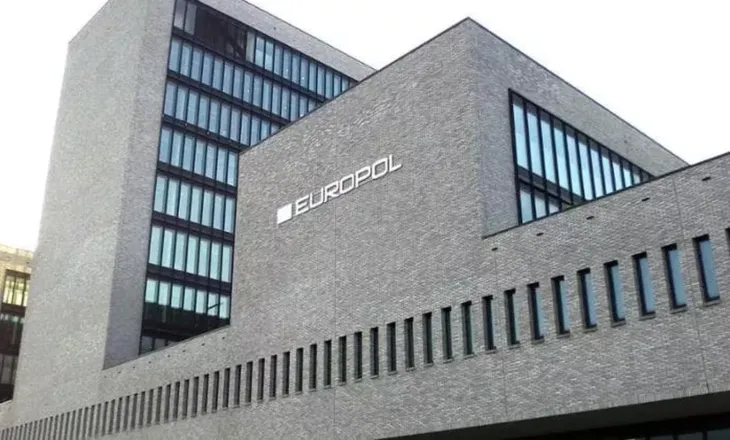 Skandal/ Zbulohet rrjeti europian: Burrat drogonin partneret për t’i përdhunuar, 57 të arrestuar