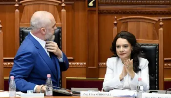 Skënderbeu i shqiptarëve/ PS, një lopë për ta mjelë dhe pushteti një mundësi për përfitim