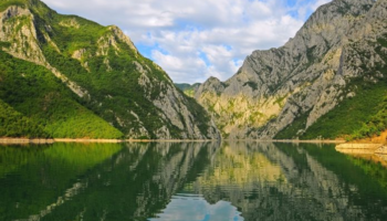 “Skyscanner” e rendit Shqipërinë mes perlave më të lira të turizmit