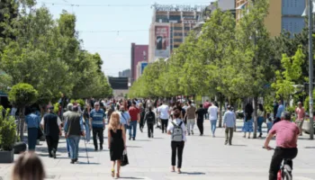 Sondazhi: Rritet pesimizmi, një në katër qytetarë do të largohet nga Kosova