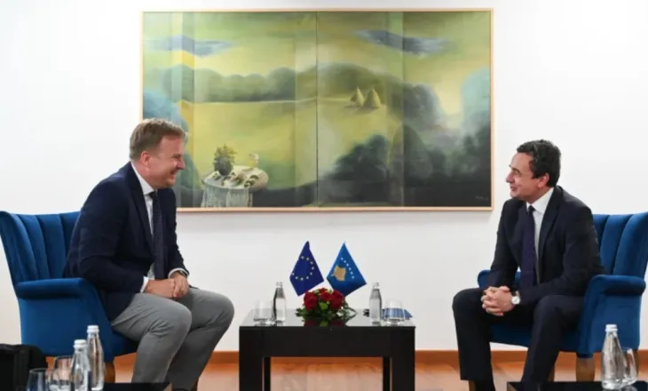Sorensen në vizitë të paparalajmëruar në Kosovë, takon Kurtin për çështjen e gjyqtarëve e prokurorëve serbë
