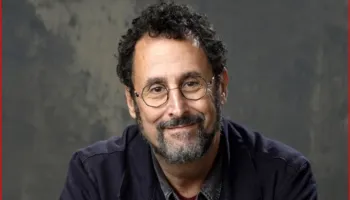 Sot feston ditëlindjen dramaturgu dhe skenaristi amerikan Tony Kushner