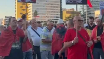 Sot protesta e 45-të, qytetarët mblidhen në sheshin ‘Skënderbej’: Rama, jepe dorëheqjen!
