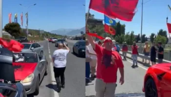 Sot protesta kombëtare, diaspora vjen me këngë patriotike dhe flamuj/ VIDEO