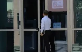SPAK e thirri për t’i komunikuar zgjatjen e hetimeve, Balluku nuk paraqitet në Prokurorinë e Posaçme, dërgon avokatin
