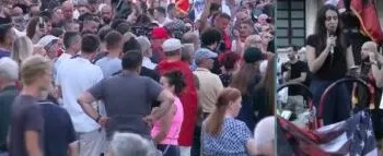 “SPAK mos ndalo, Rama në burg, Belinda në burg”/ Shqiptarja, nga Amerika në protestë: Për 36 vite përfitoi politika