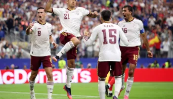 Spanja gjunjëzon Francën e Mbappes në Dallas dhe bëhet finalistja e parë e Botërorit