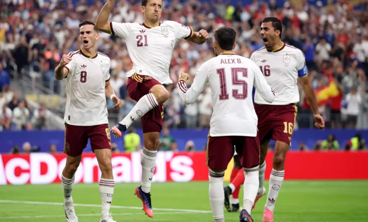 Spanja gjunjëzon Francën e Mbappes në Dallas dhe bëhet finalistja e parë e Botërorit