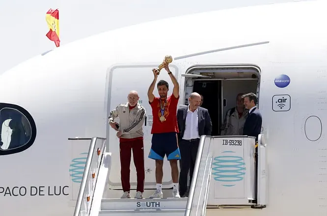 Spanja kthehet në shtëpi si kampione Bote, Mbreti Felipe: Një fitore epike