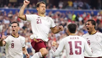 Spanja magjike, Franca e dorëzuar/ La Roja gjunjëzon ‘gjelat’ dhe prek finalen e Botërorit