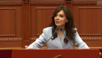Spiropali: Ka ardhur koha për të ndryshuar këtë sistem politik! Berisha: Dhunë barbare ndaj protestuesve, një person në koma te Trauma