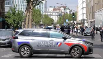 Sulm me thikë në Paris, plagosen tre gra, një polic jashtë shërbimit neutralizon autorin