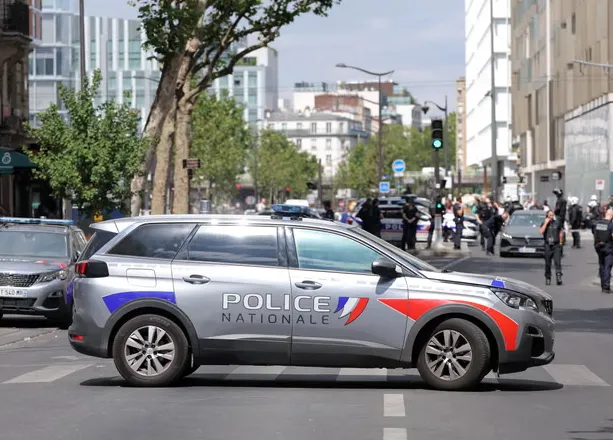 Sulm me thikë në Paris, plagosen tre gra, një polic jashtë shërbimit neutralizon autorin